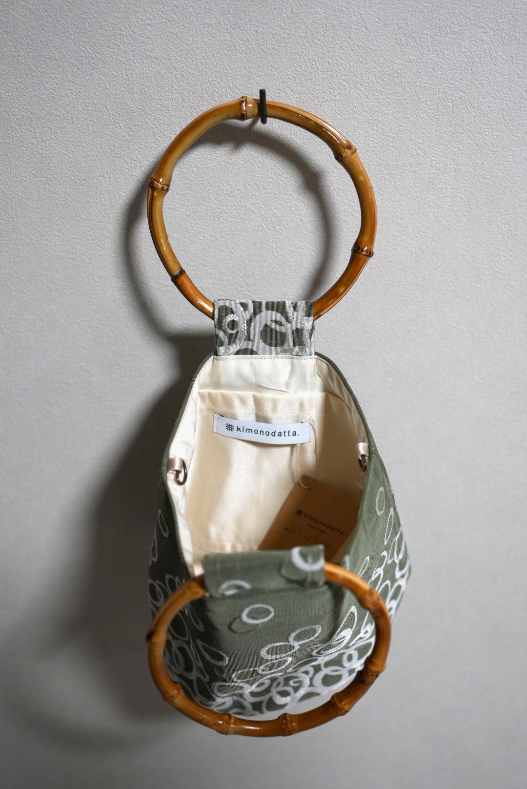 ［カーキ・多重円］obi bamboo-handle bag