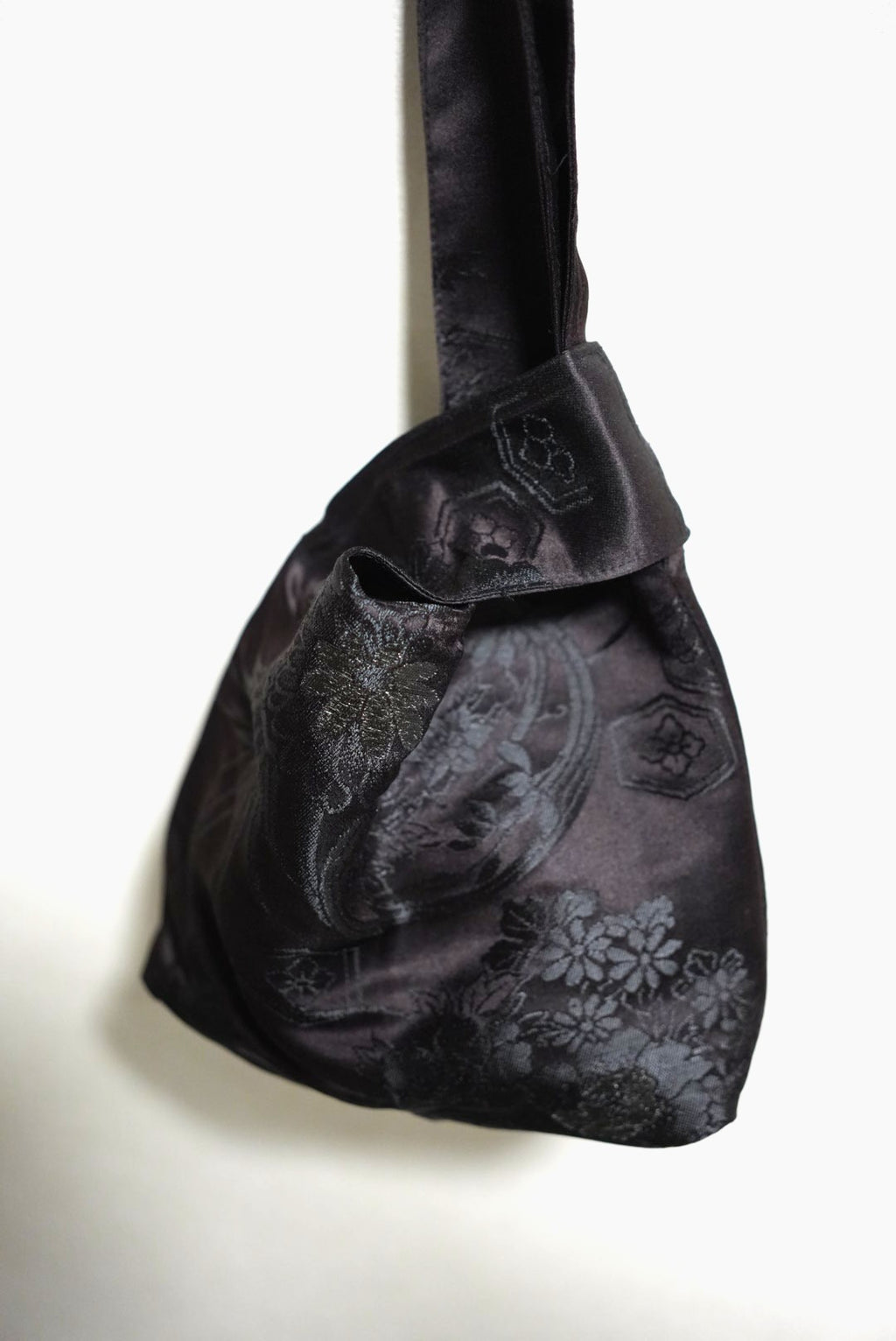 [Black/Chrysanthemum] obi one-handle bag