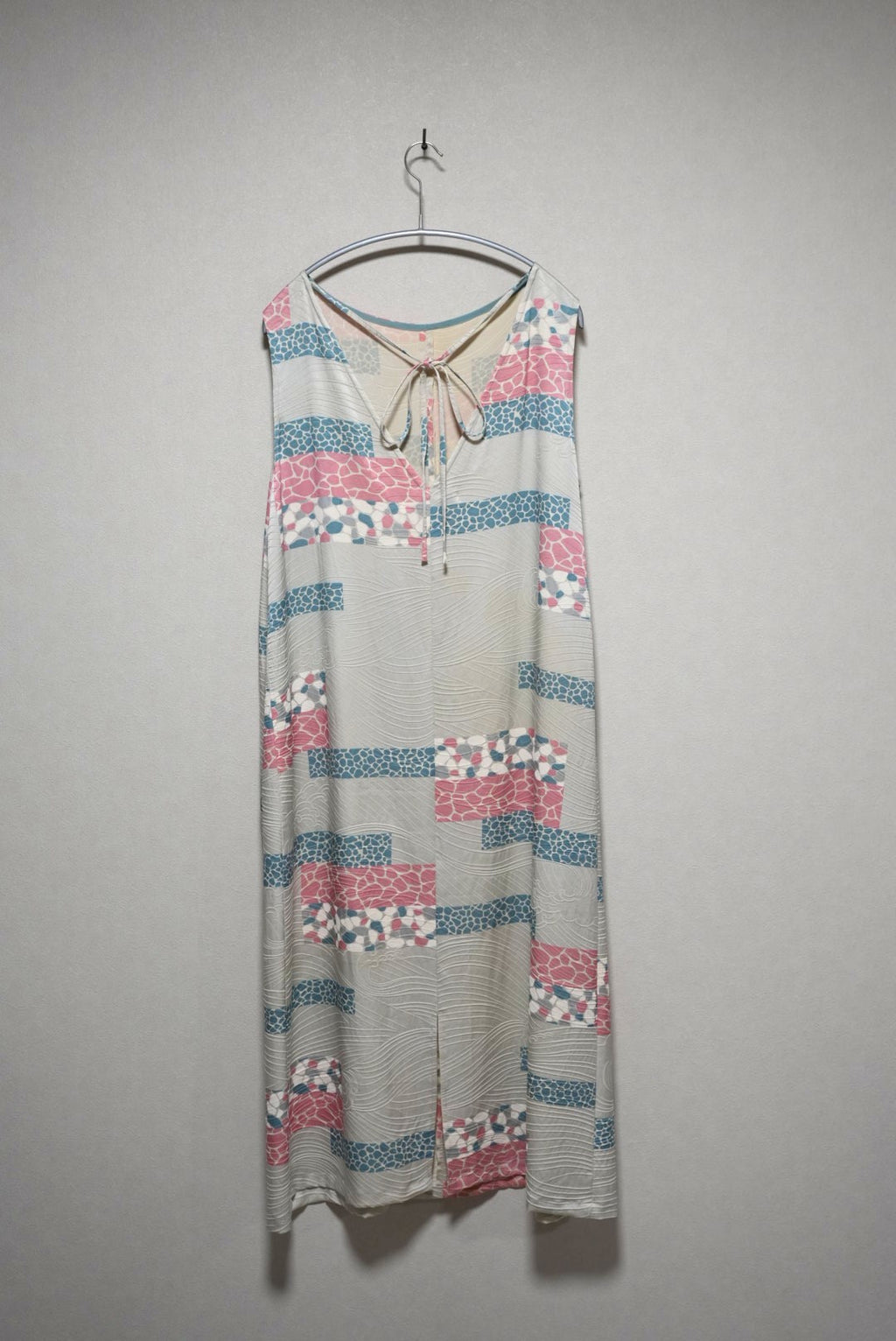 [White pink blue/speckled wave pattern] back-tie dress