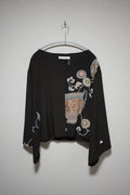 [Black/pink flower embroidery] kimono sleeve tops