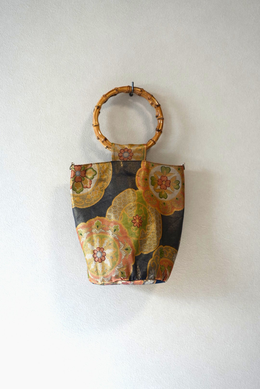 ［紺金・大花］obi bamboo-handle bag