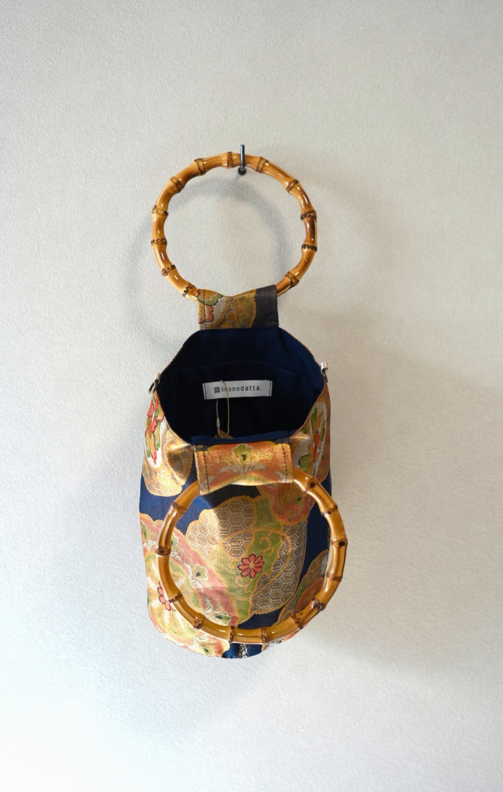 ［紺金・大花］obi bamboo-handle bag