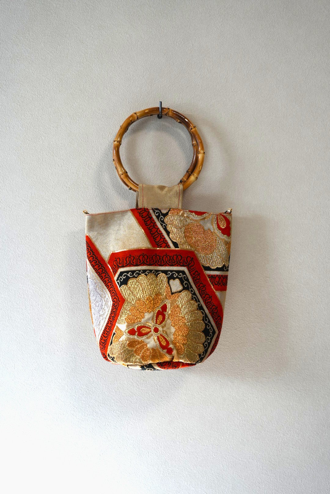 ［紅金銀・亀甲］obi bamboo-handle bag